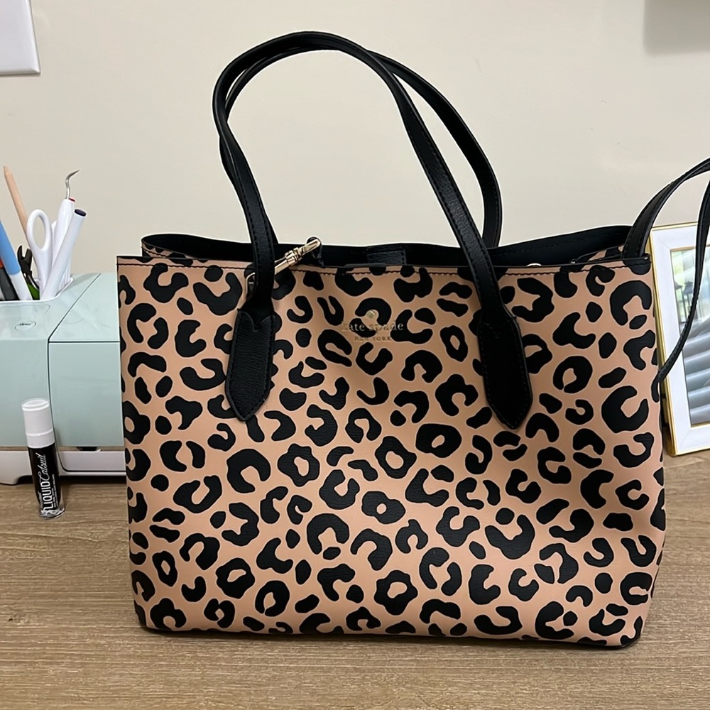 Cheetah print Kate spade medium bag. Handles and crossbody strap